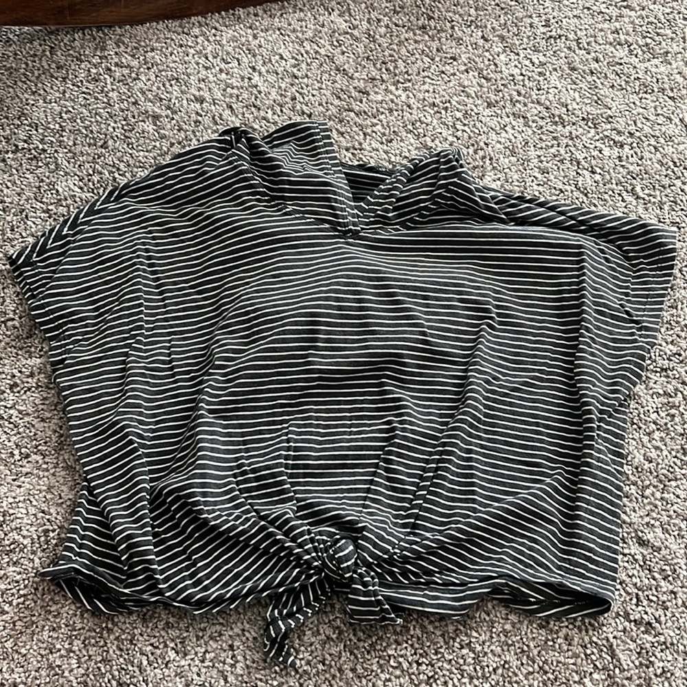 Lululemon knot tshirt
